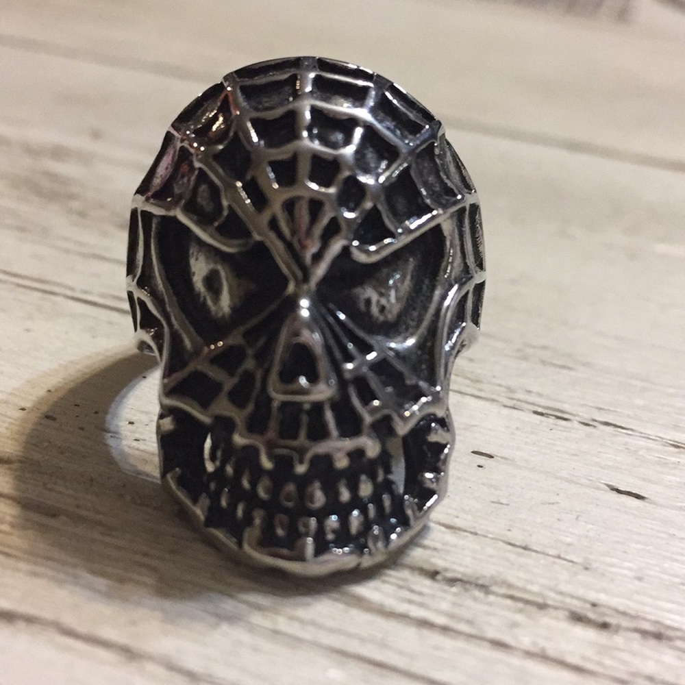 Skull ring